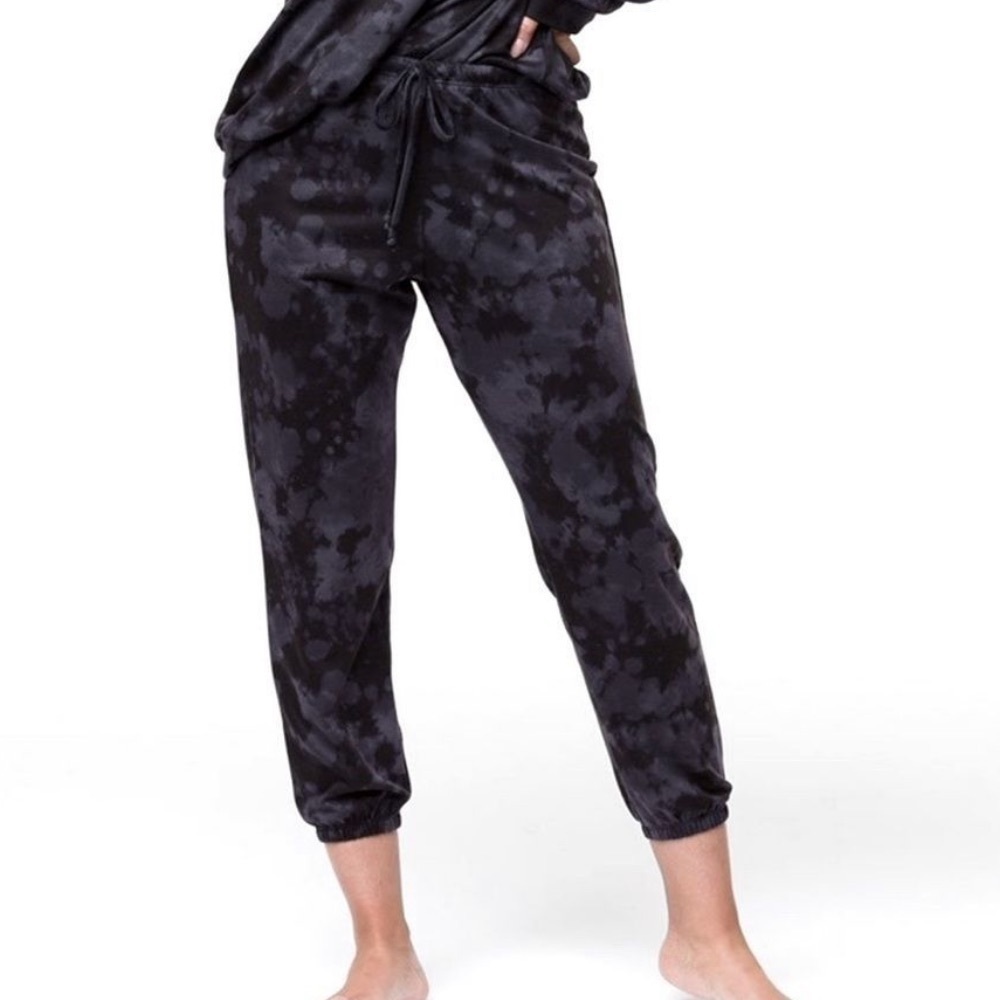 Onzie Crushed Velvet Legging joggers